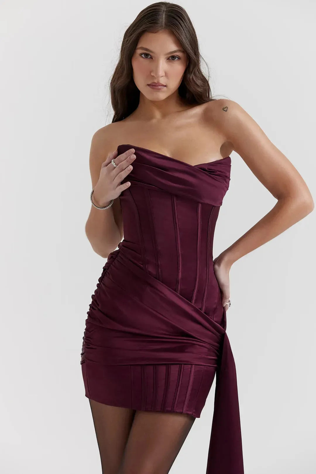 VestidoCurtoCetimCereja-Liviele_8.jpg