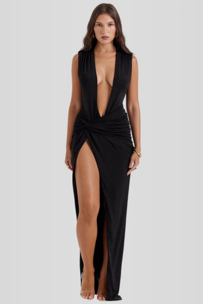 Vestido Preto Decote Profundo - Liviele