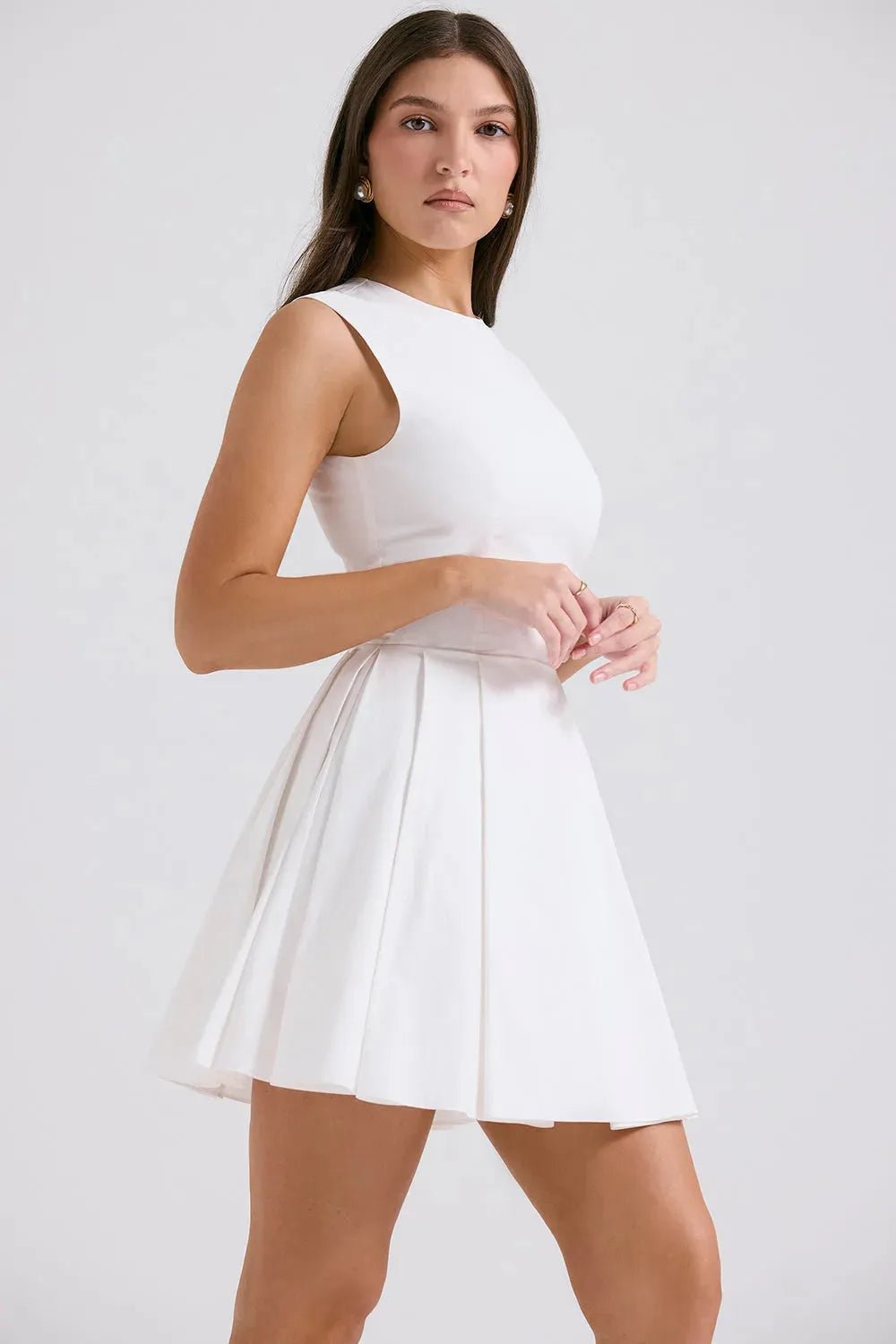 Vestido_Curto_Plissado_de_Algodao_Branco_-_Liviele_2.jpg