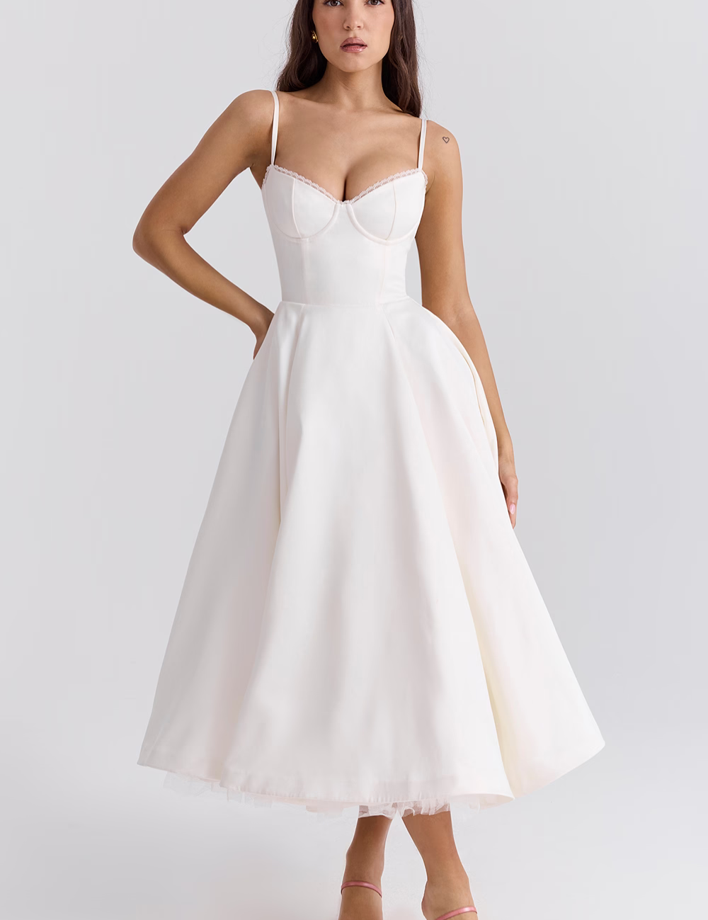 Vestido_Midi_Liviele_-_Modela_a_Cintura_Dupla_Camada_1.png